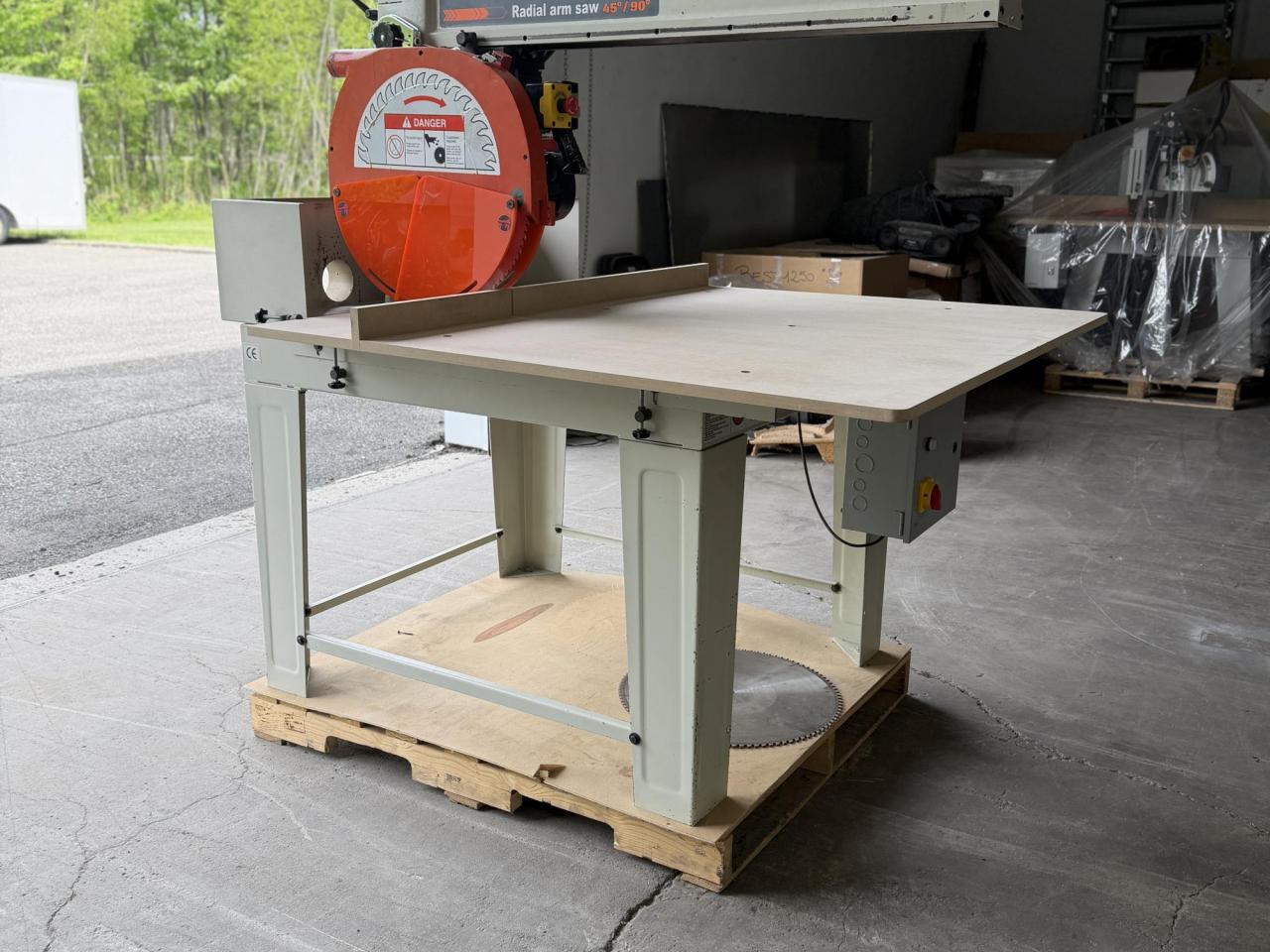 Holytek BS-999-2-20-600 radial arm saw